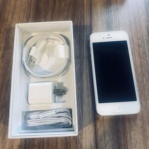 Original Apple iPhone 5 64GB white (Unlocked) A1429 Smartphone Turns ON & Accs.